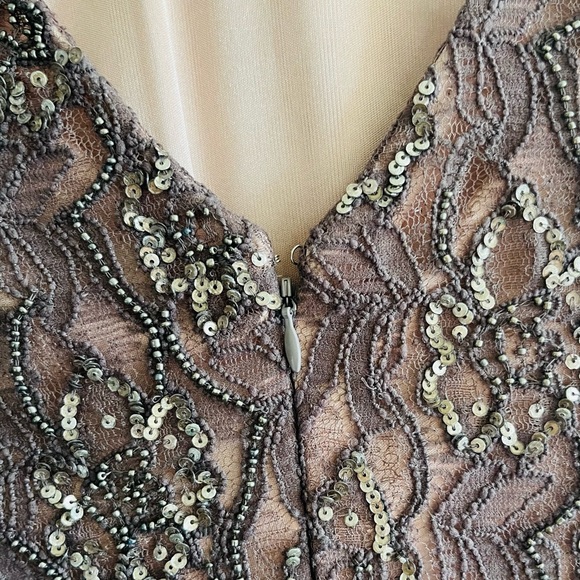 Aidan Mattox Long-Sleeve Sequin Cocktail Dress 6 - Picture 9 of 12